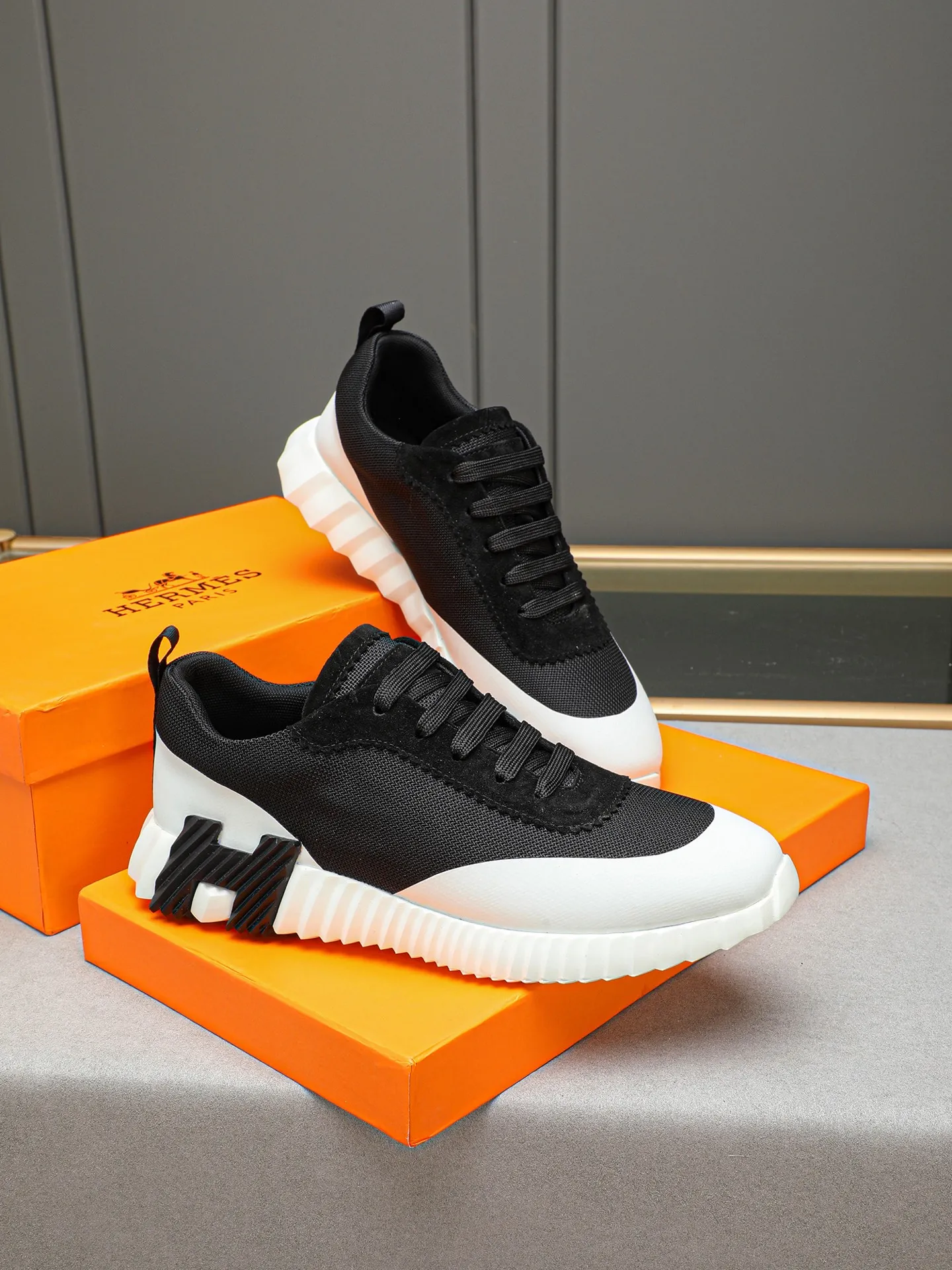Men's shoes 💰460 [Hermes] fe new arrival~ New Bouncing sneakers Hermès are the most comfortable shoes, no one else⃣️, they are very light on the feet and look great, you will not feel tired when you go shopping and running around 👍 Very light and comfortable, extremely light, suitable for both sports and leisure, and feel great when you step on them! It’s up to you to choose, there’s always what you want~ ✔️Fabric: First layer frosted➕Imported glue➕Breathable mesh ✔️Inner lining: Imported mesh ✔️Outsole: Original outsole ✔️Size: Men’s 38-44 (45 custom-made)
